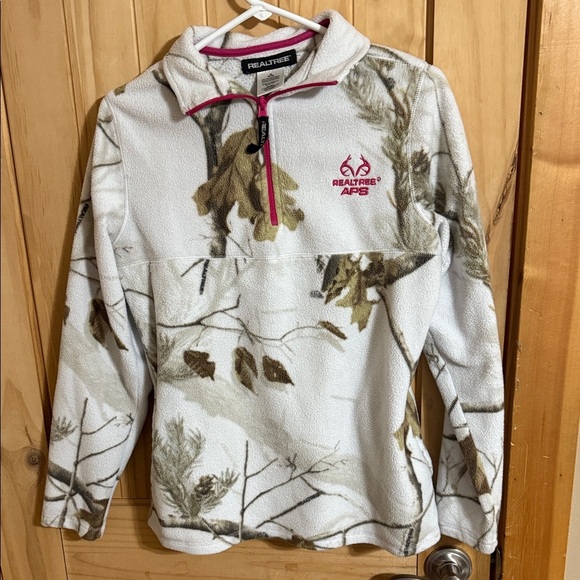 Realtree APS Camo Fleece with Pink Accents - Picture 1 of 5